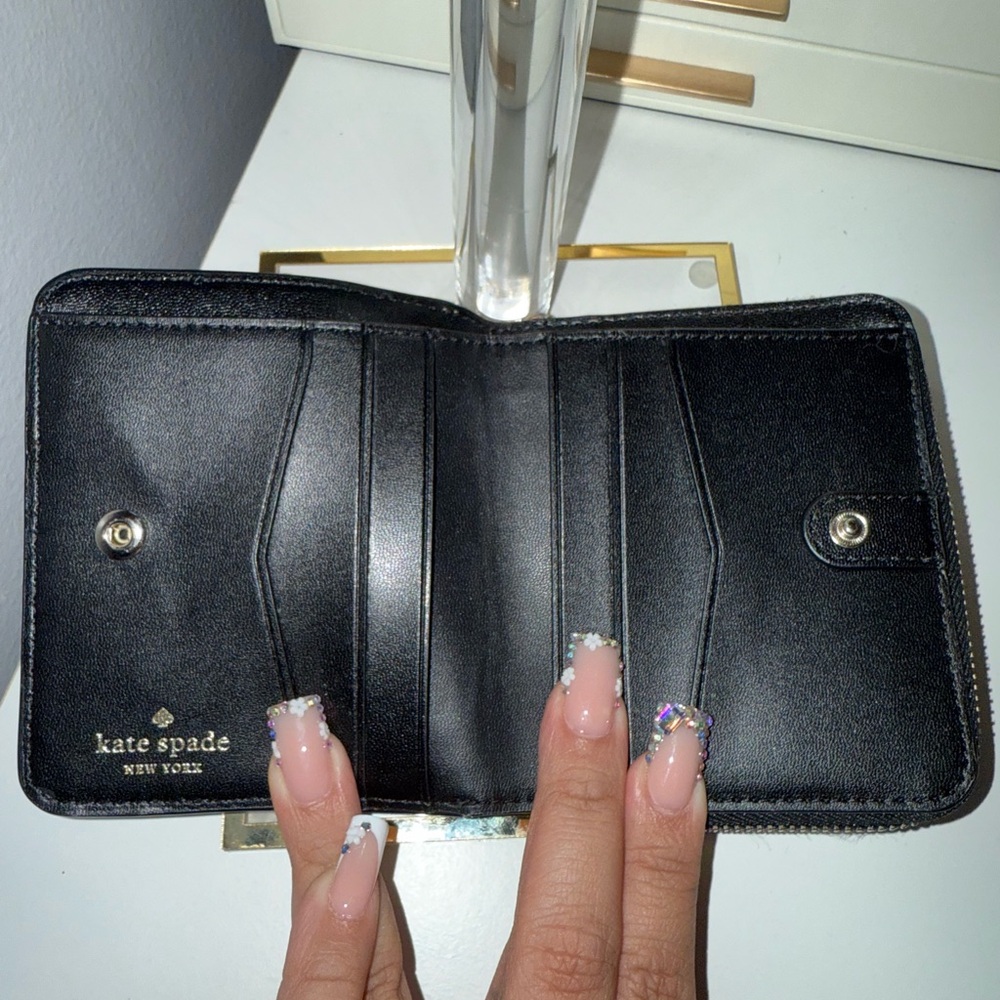 Kate Spade Black and Cream Wallet with Classic Design - Picture 3 of 6